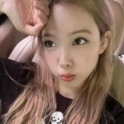 钟由希